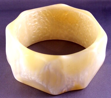 LG53 wide ivory pearlescent bangle